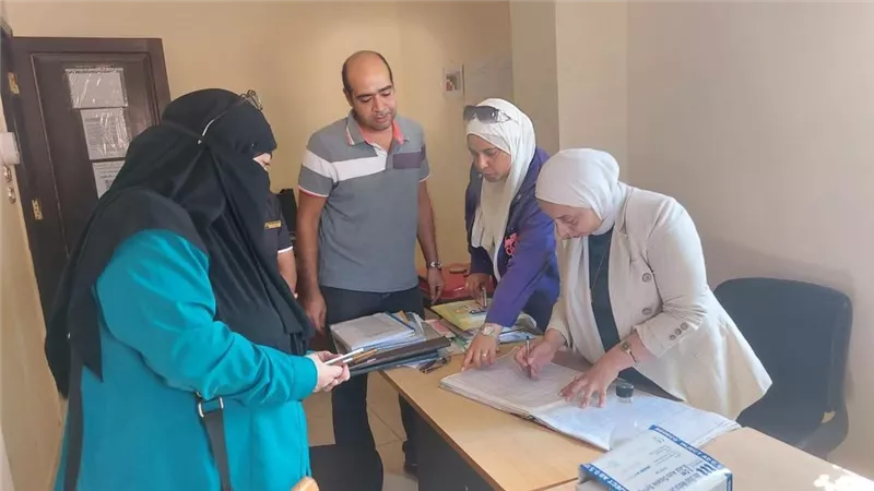 زيارة مفاجئة لوحدات طب الأسرة بالقنطرة شرق.. إحالة المقصرين للتحقيق