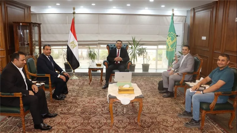 محافظ القليوبية يلتقي وفد إدارة المشروعات بجهاز مستقبل مصر لبحث توسع المشروعات