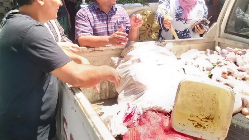 ضبط ربع طن فراخ مُحقونه ولحوم فاسدة بأحد مطاعم بالمنوفية