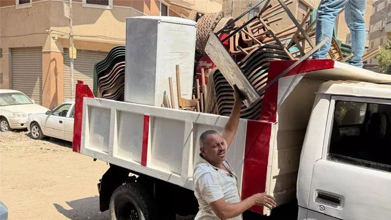 محافظ الجيزة يوجه بإزالة موقف عشوائي ورفع الإشغالات ومخلفات القمامة من الشوارع