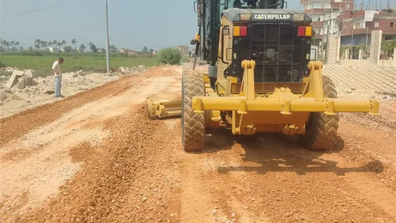 رصف وتطوير شوارع أبو المطامير لرفع كفاءة الطرق في البحيرة | تفاصيل