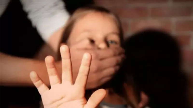 اتهامات بالتعدي عليها.. القبض على شاب بعد بلاغ أسرة طفلة 5 سنوات في الأقصر