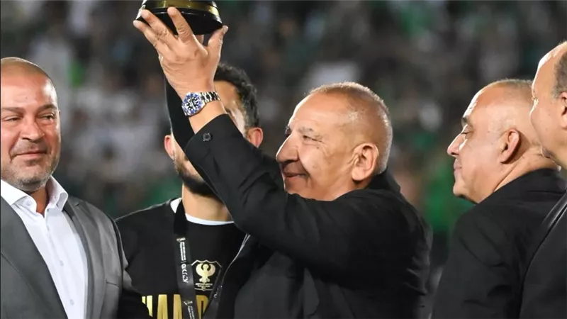 كامل أبو علي يتكفل بأتوبيسات مجانية لجماهير المصري في مباراة سموحة