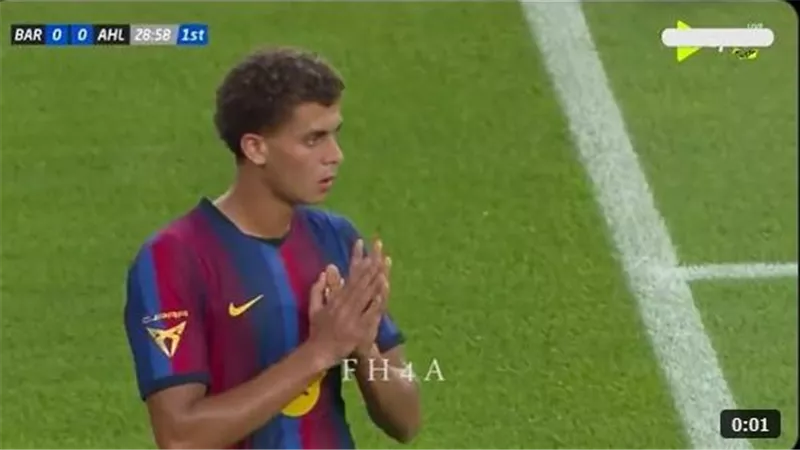 الأهلي وبرشلونة.. حمزة عبد الكريم يباغت الأهلي بهدف رائع في مرمى شوبير