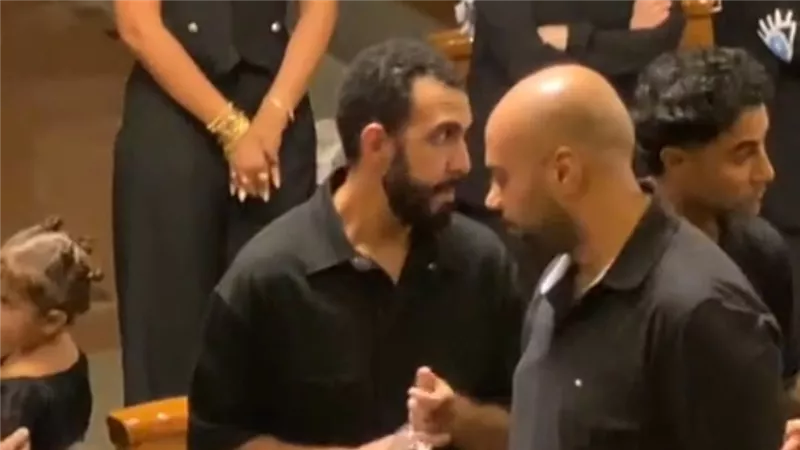 منهم حاتم صلاح .. نجوم الفن في عزاء والدة المؤلف كريم سامي|صور