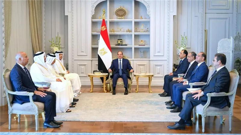 الرئيس السيسي يبحث مع رئيس الوزراء القطري زيادة الاستثمارات القطرية في مصر
