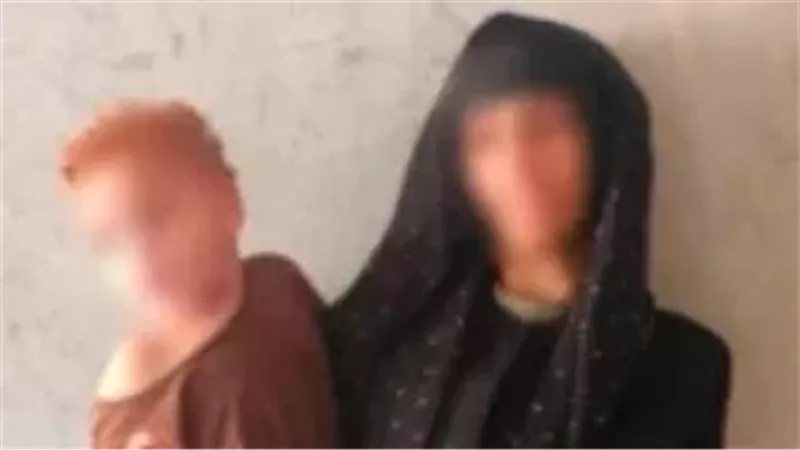 القبض على سيدة لاستغلال نجلها في التسول والتعدي عليه بالضرب بالجيزة