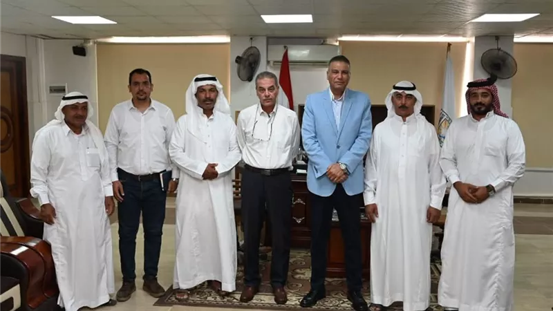 محافظ جنوب سيناء يلتقي عواقل ومشايخ أبو زنيمة ويبحث تطوير سرابيط الخادم