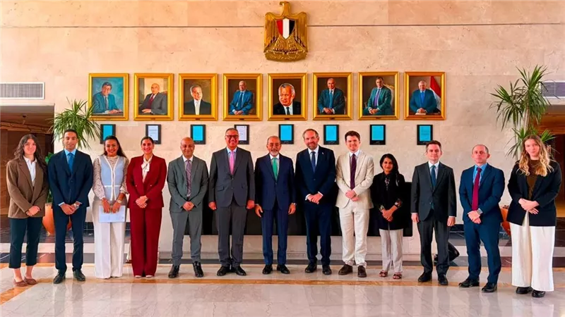 مصر تؤكد رفض تهجير الفلسطينيين وتقسيم السودان خلال مباحثات مع وفد بريطاني 