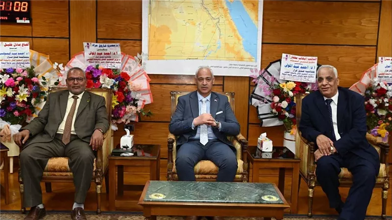 رئيس جامعة أسيوط يستقبل نائب رئيس جامعة الأزهر وعميد كلية الشريعة | تفاصيل