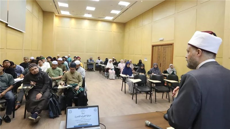 الإفتاء تناقش التأصيل الأصولي ومهارات البحث للدارسين الماليزيين