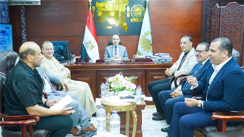 محافظ الغربية يلتقي أعضاء مجلسي النواب والشيوخ لبحث مشكلات الدوائر
