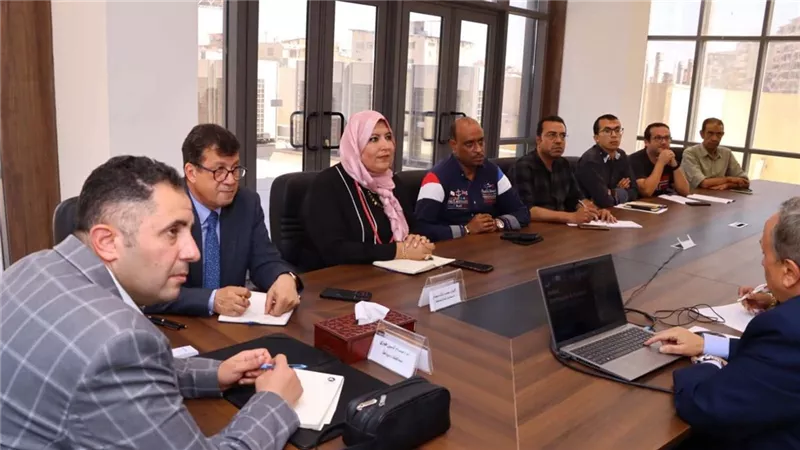 محافظ دمياط يبحث منظومة متكاملة للحد من المخاطر البحرية بمدينة رأس البر