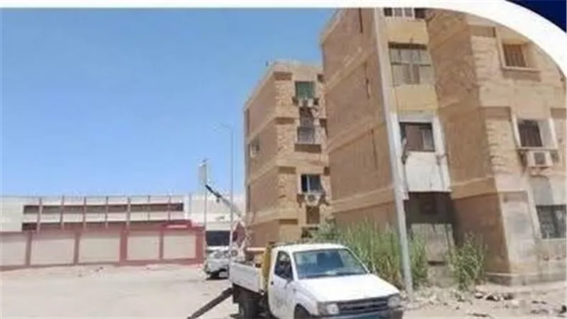 تطوير شبكة الإنارة بشارع صلاح نسيم في السويس.. صيانة الكابلات وتركيب ليد