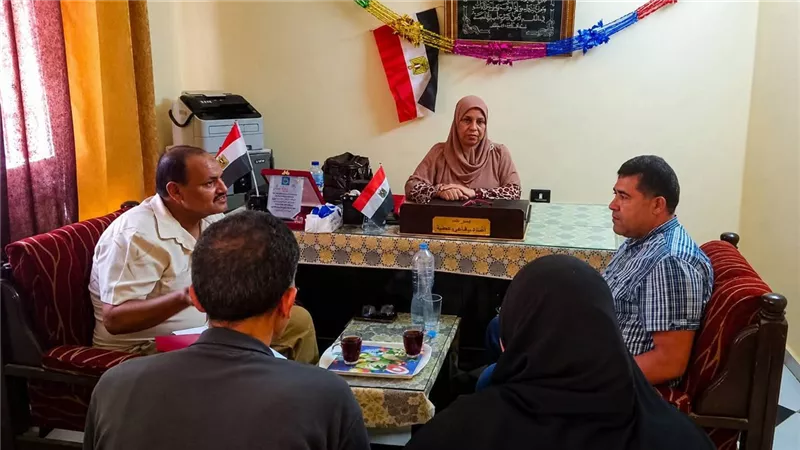 دعم ومتابعة ميدانية.. لجنة من هيئة تعليم الكبار تتفقد فرع السويس