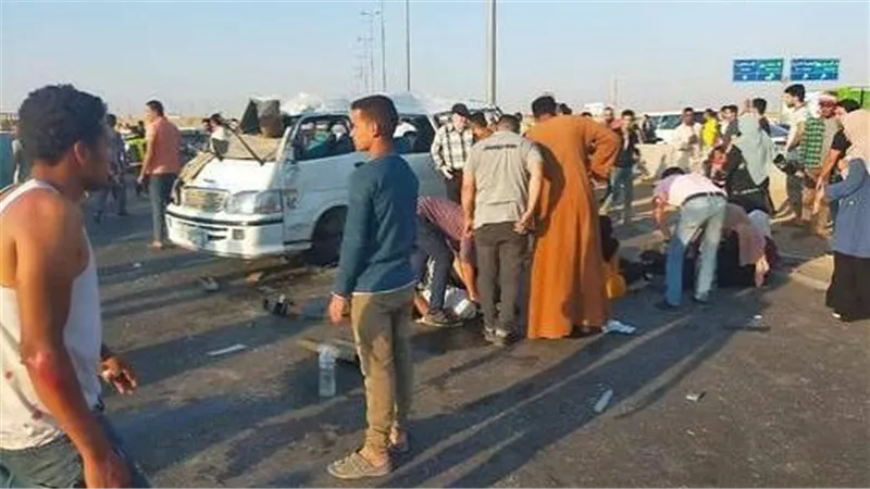 12 مصابا في حادث تصادم مروع بين ميكروباص وتروسيكل بطريق أسيوط الصحراوي