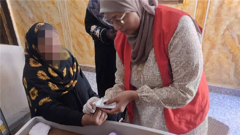 حملة 100 يوم صحة تواصل فحص المواطنين بمسجد المصطفى في السويس
