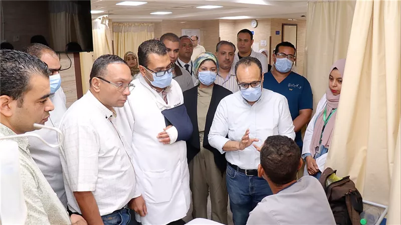 مساعد وزير الصحة يتفقد عددا من مستشفيات قنا لمتابعة تطور الخدمات | تفاصيل