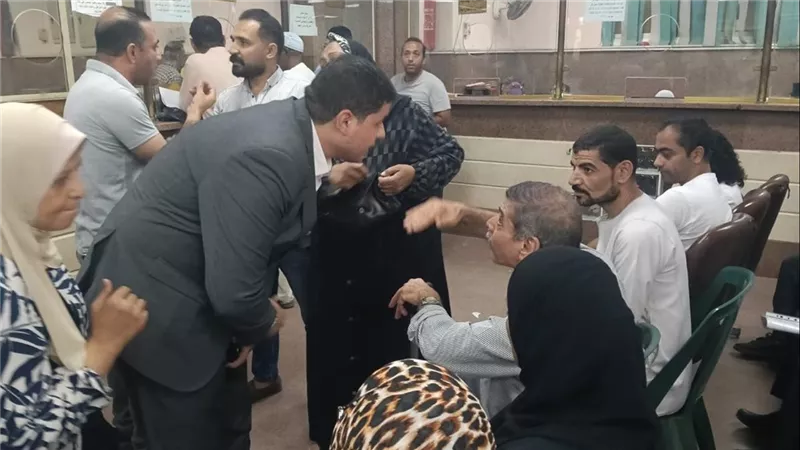 غلق وتشميع 18 محلًا ومنشأة مخالفة ورفع 90 إشغالًا بحي بولاق الدكرور