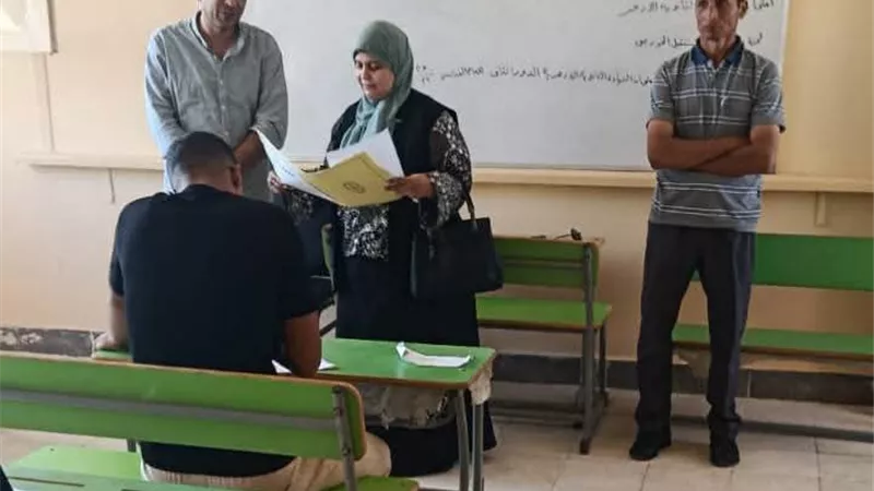 مدير عام المواد الثقافية بمنطقة السويس الأزهرية تتفقد امتحانات الثانوية الدور الثاني