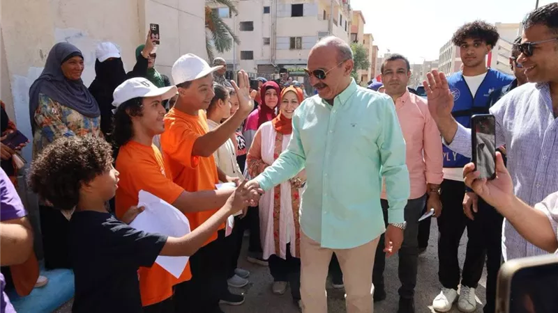 محافظ السويس يتابع مشاركة المدارس وذوي الهمم في مبادرة «سويسنا أجمل بينا»