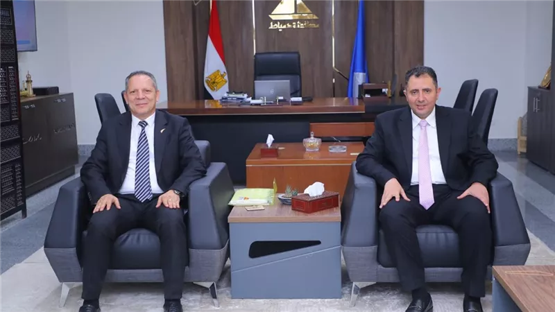 محافظ دمياط يبحث مع رئيس الجامعة استعدادات استقبال شعلة أسبوع شباب الجامعات 