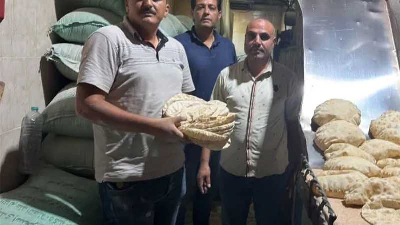 ضبط 900 كيلو دقيق مدعم و67 بطاقة تموينية في حملة على مخابز كفر الدوار