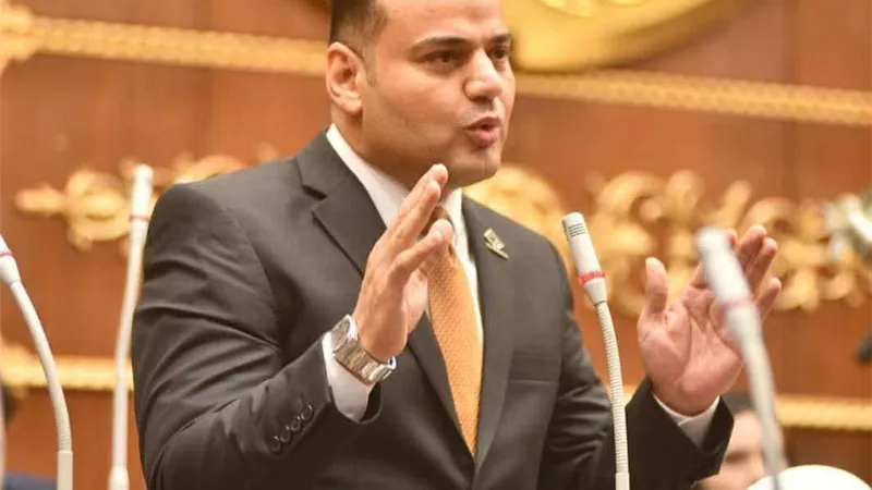 الحسيني الليثي يتقدم بمذكرةلوزير الشباب بشأن إقامةمباريات بترول أسيوط على أرضه