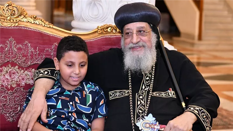البابا تواضروس يكرم المخترع الصغير مارتيروس الحاصل على ذهبية البرمجة بالصين