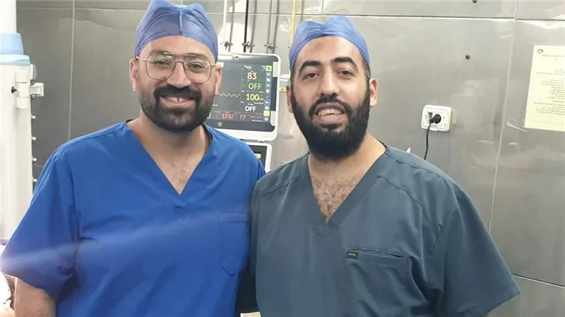 مستشفى دمياط العام ينجح في إجراء جراحة دقيقة للفقرات العنقية لمريض سبعيني