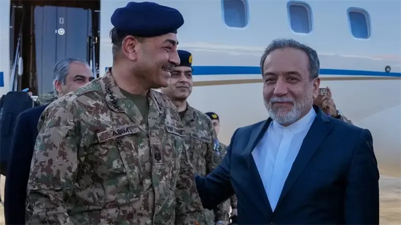 قائد الجيش الباكستاني يزور طهران لتحريك التهدئة بين إيران وأمريكا