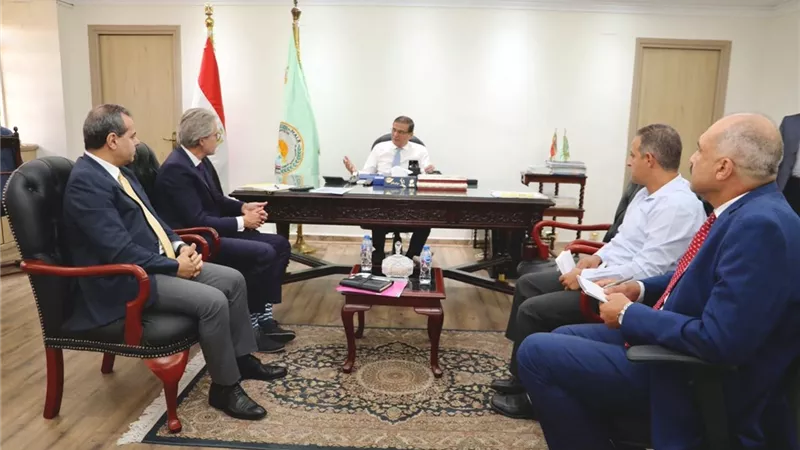وزير الزراعة يبحث مع المستشار الهولندي الاستثمار وتطوير التعاونيات