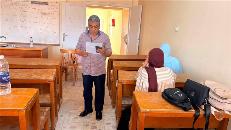 بالصور انضباط داخل اللجان.. عميد