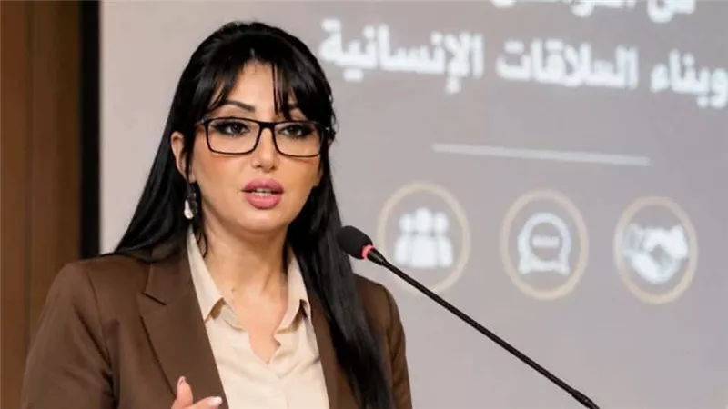 «بيت ربنا بيتقفل».. إعلامية تفتح النار على إدارة كمبوند بسبب الأذان