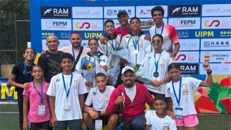وزير الرياضة يهنئ منتخب مصر بفضيتي التتابع في بطولة العالم للخماسي الحديث