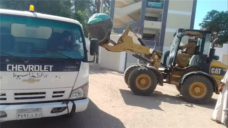 حملات نظافة مكثفة في أبنوب ترفع 132 طنًا من المخلفات والتراكمات