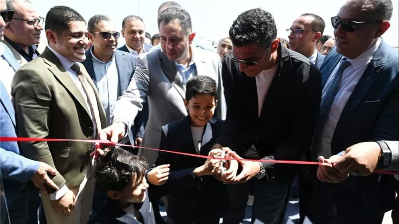 وزير الصناعة ومحافظ دمياط يتفقدان مدينة دمياط للأثاث للتعرف على الموقف التنفيذ