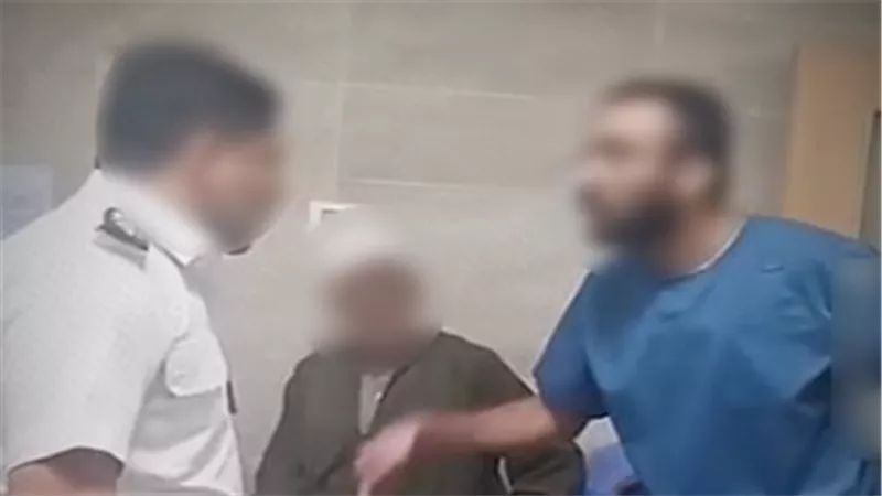 بعد تداول فيديو المشادة.. مساءلة ضابط إداريًا عقب واقعة مستشفى سوهاج