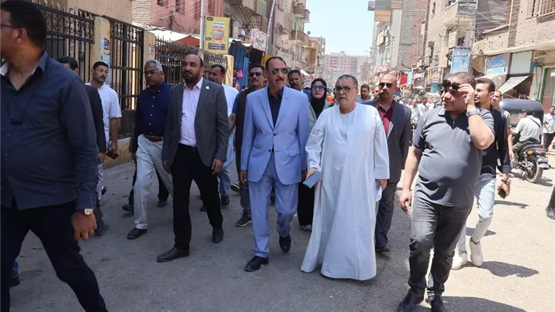 محافظ سوهاج يقود حملة مكبرة لضبط الأسواق ورفع الإشغالات بشوارع البلينا