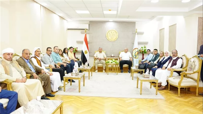 وزير السياحة ومحافظ مطروح يبحثان سبل دعم خطط التنمية السياحية والاستثمار