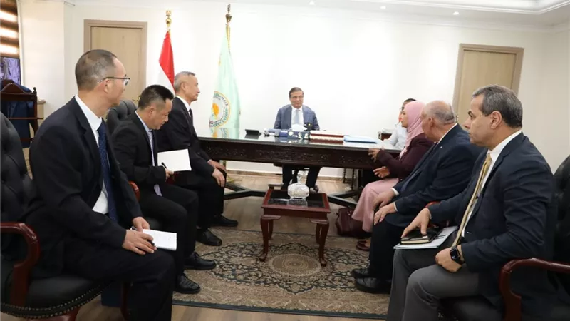 وزير الزراعة يستقبل وفداً من هيئة 