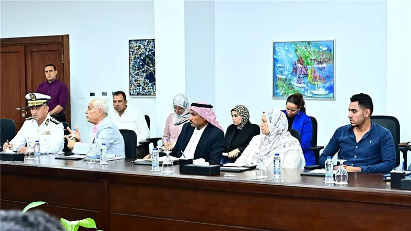 محافظ جنوب سيناء يبحث مع مستثمري نويبع وطابا سبل تنشيط السياحة وإزالة المعوقات