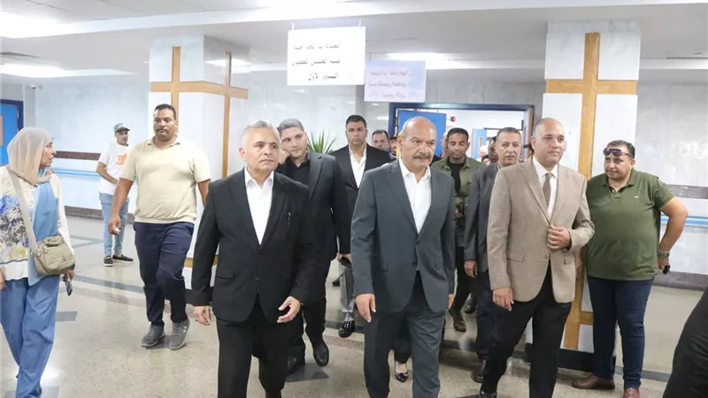 محافظ السويس ورئيس الجامعة يتفقدان قسم الغسيل الكلوي بالمستشفى الجامعي