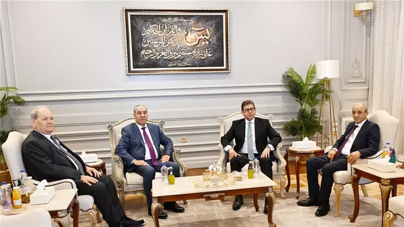 رئيس المخابرات العامة يبحث مع وفد فلسطيني توحيد الجهود لدعم القضية الفلسطينية