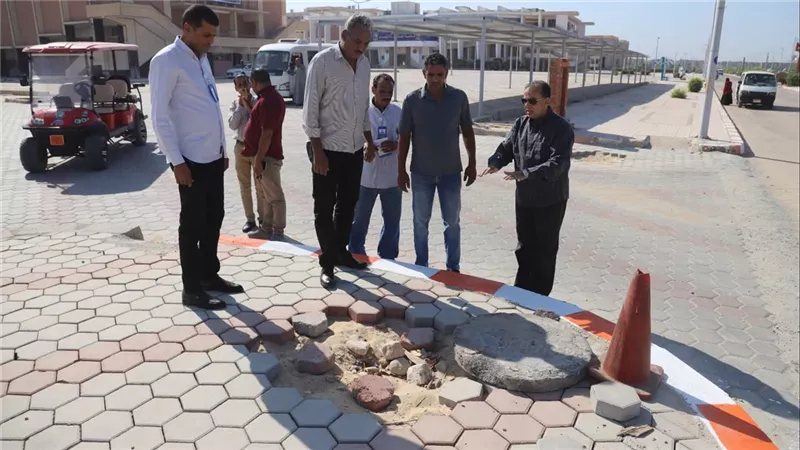 رئيس جامعة قنا يتابع تطوير ساحة كلية الآداب ومناطق الخدمات بالحرم الجامعي