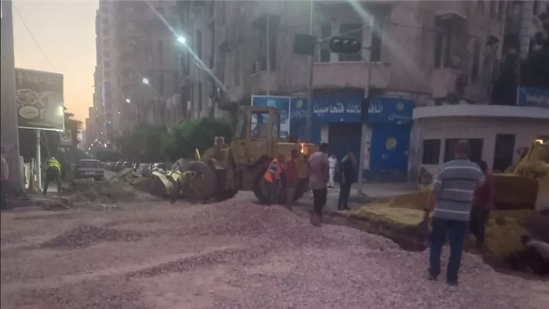 إصلاح هبوط أرضي مفاجئ بكوبري الجامعة في الشاطبي بمحافظة الإسكندرية