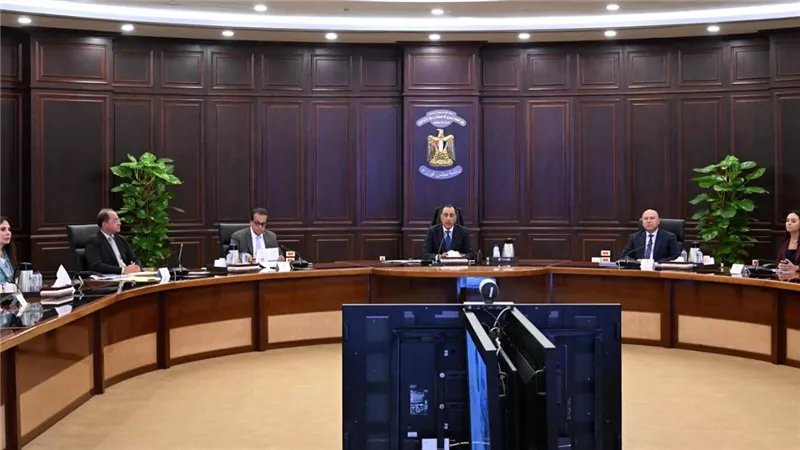 رئيس الوزراء يتابع الموقف التنفيذي للمبادرة الرئاسية 