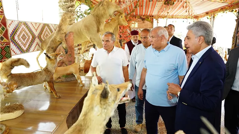 “بالتعاون مع المحافظة” وزير السياحة: إقامة مهرجان حصاد الزيتون والتراث بمطروح