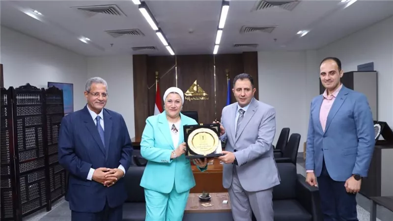 محافظ دمياط ورئيس المجلس القومي للطفولة يشهدان إطلاق حملة 