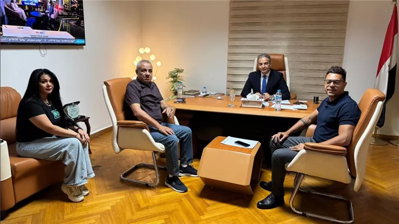 نقيب الإعلاميين يستقبل مسئولي قناة المحور لاستكمال بعض إجراءات تقنين أوضاع العاملين